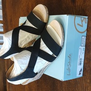 New in box Life Stride 7.5 WIDE sling back wedge sandals